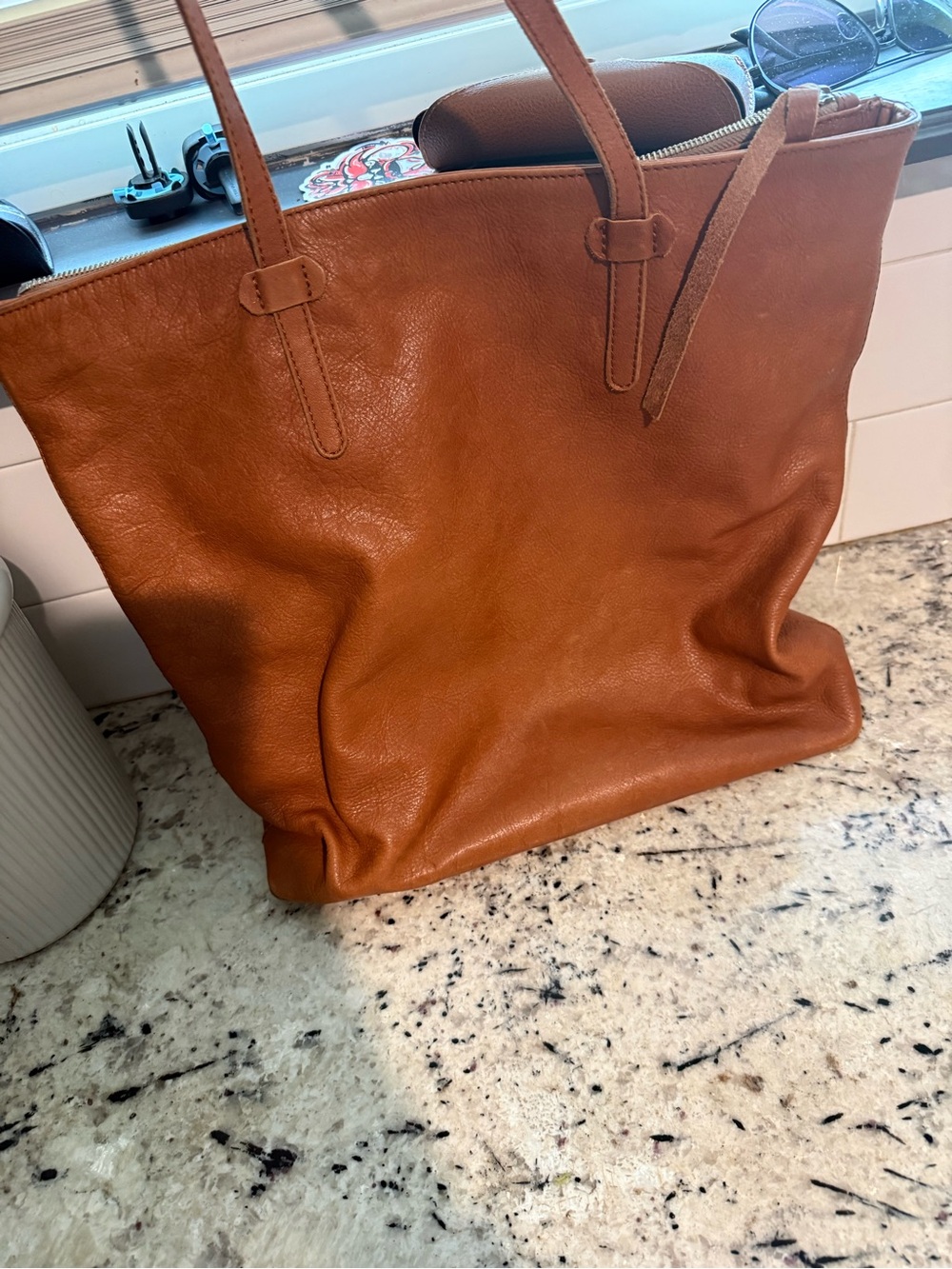 Classic Brown Leather Tote Bag - Unbranded